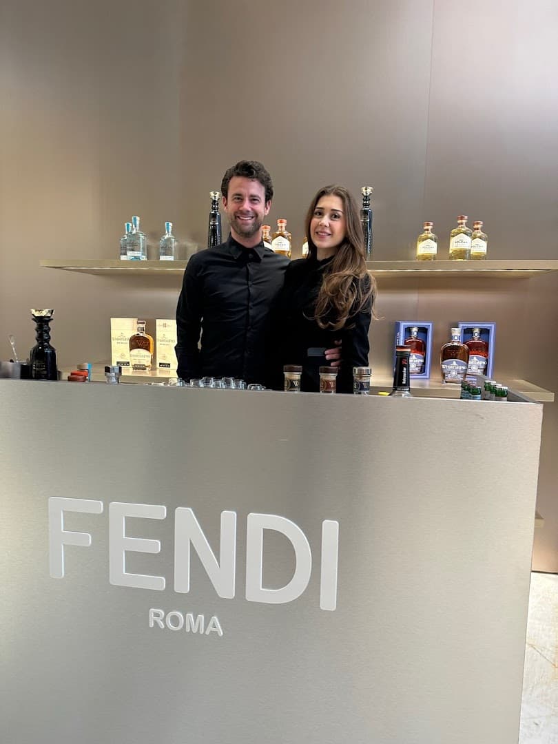 Servicepersonal an der Bar eines Fendi Events – Eventservice für Premium-Marken